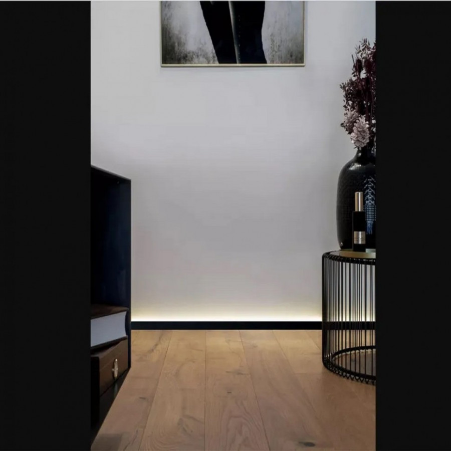 Микроплинтус алюминиевый с подсветкой анодированный черный с пружинами