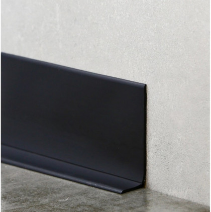 Гибкий самоклеящийся плинтус ПВХ черный